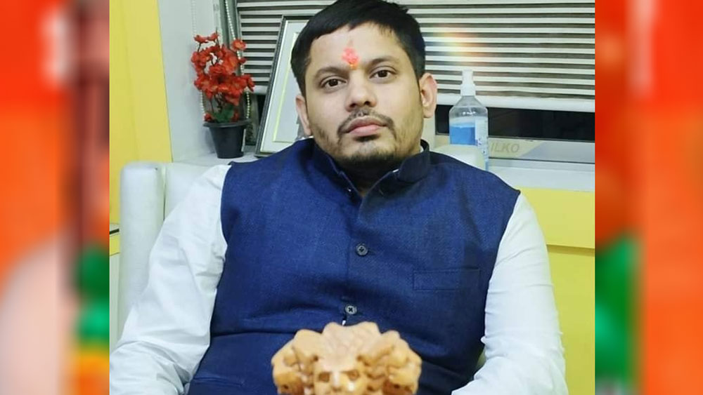 পবনের হাতে নগদ রয়েছে ৭১ হাজার ৮৮১ টাকা। ইউকো, অ্যাক্সিস, এইচডিএফসি, এসবিআই, আইসিআইসিআই ব্যাঙ্ক মিলিয়ে মোট ৯টি অ্যাকাউন্টে টাকা জমিয়ে রেখেছেন তিনি।