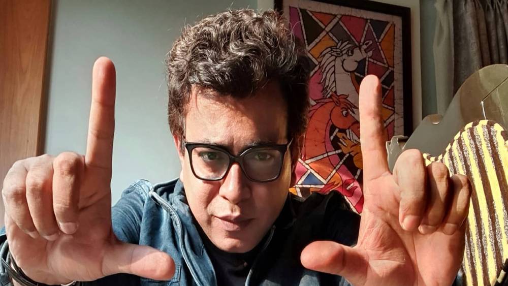 বিভিন্ন ব্যাঙ্ক অ্যাকাউন্টে তাঁর নামে সঞ্চিত আছে যথাক্রমে ১৪ লক্ষ ৭৩ হাজার ২৫১ টাকা ৮৫ পয়সা, ২২ লক্ষ ৬০ হাজার ৭৬৮ টাকা ৯৩ পয়সা, ৫৬ হাজার ৭৬৮ টাকা ৯৬ পয়সা এবং ১০ হাজার টাকা।