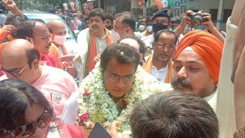 হাওড়ার জগাছায় একটি জমি আছে রুদ্রনীলের। ২০১৯ সালে ৩৬০ বর্গফুটের ওই জমি তিনি কিনেছিলেন ৬ লক্ষ ৩৬ হাজার টাকা দিয়ে। জমিটির বর্তমান বাজারদর প্রায় ৭ লক্ষ ৩১ হাজার ৪০০ টাকা।