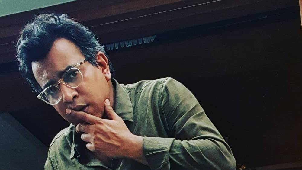 রুদ্রনীল থাকেন জগাছায়। এ ছাড়াও মুর অ্যাভিনিউ এবং রিজেন্ট পার্কে তাঁর দু’টি ফ্ল্যাট আছে।