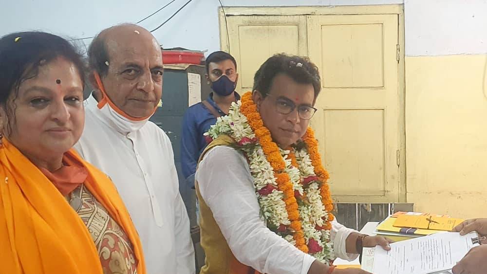 বসতবাড়ি এবং মুর অ্যাভিনিউয়ের ফ্ল্যাট তিনি পেয়েছেন উত্তরাধিকার সূত্রে। রিজেন্ট পার্কের ফ্ল্যাট তিনি ২০১৮ সালে কিনেছিলেন ১ কোটি ৫ লক্ষ ৫৭ হাজার টাকা।