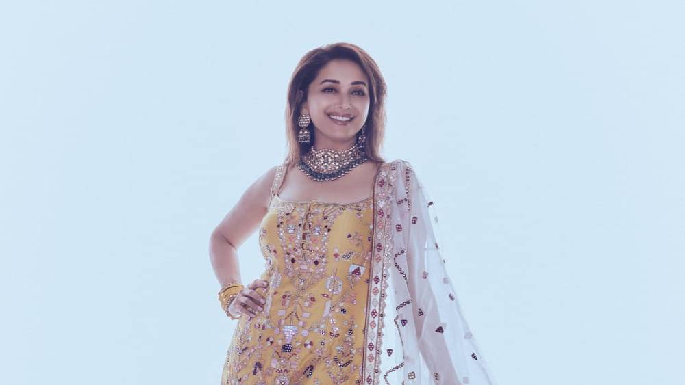গল্প পছন্দ হলেও মাধুরী সময় দিতে পারলেন না। শ্রীরাম নেনে-কে বিয়ে করে তিনি পাড়ি দিলেন আমেরিকা।