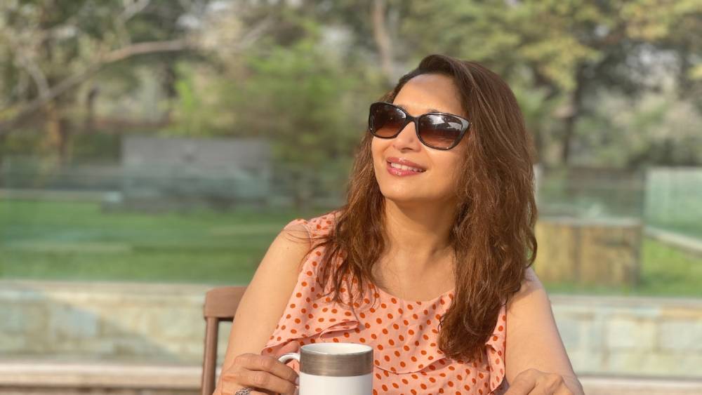 সে সময় তৃতীয় বারের জন্য মাধুরীর দ্বারস্থ হন কুন্দন। এ বার আর অপেক্ষা নয়। পরিচালককে সরাসরি প্রত্যাখ্যান করেন মাধুরী।