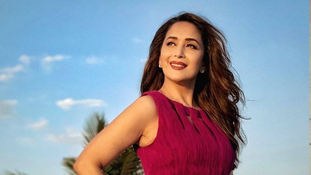 কুন্দন এক সাক্ষাৎকারে জানিয়েছিলেন, তাঁর প্রস্তাব মাধুরী নাকচ করে দেওয়ার পরে তিনি প্রায় ১ হাজার জনের অডিশন নিয়েছিলেন।