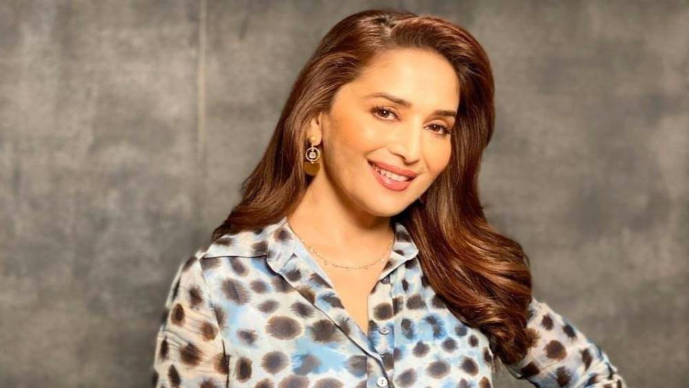 যে ধরনের চরিত্রে অভিনয়ের জন্য মাধুরীকে প্রস্তাব দিয়েছিলেন কুন্দন সে ধরনের চরিত্রে ‘দেবদাস’ এবং ‘কলঙ্ক’ ছবিতেও অভিনয় করেছিলেন মাধুরী। এ ছাড়া, তাঁর নায়িকাজীবনের শুরুর দিকের ছবি ‘দয়াবান’ তো আছেই। এই ছবিতে বিনোদ মেহরার সঙ্গে তাঁর ঘনিষ্ঠ দৃশ্য যথেষ্ট বিতর্ক তৈরি করেছিল। শোনা যায়, ‘দয়াবান’ ছবিতে অভিনয়ের সিদ্ধান্ত নিয়ে ঘনিষ্ঠ মহলে পরবর্তী সময়ে আক্ষেপ করেছিলেন মাধুরী।