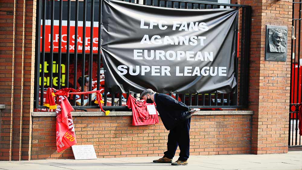 অসন্তোষ: অ্যানফিল্ডের বাইরে সুপার লিগ নিয়ে প্রতিবাদ লিভারপুলের সমর্থকদের