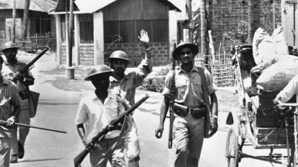 তিনি দেখেছিলেন কী ভাবে তত্কালীন পূর্ব পাকিস্তানের বাঙালিদের উপর নির্যাতন চালায় পাক সেনা। কোনও ভাবেই তা মেনে নিতে পারছিলেন না তিনি।