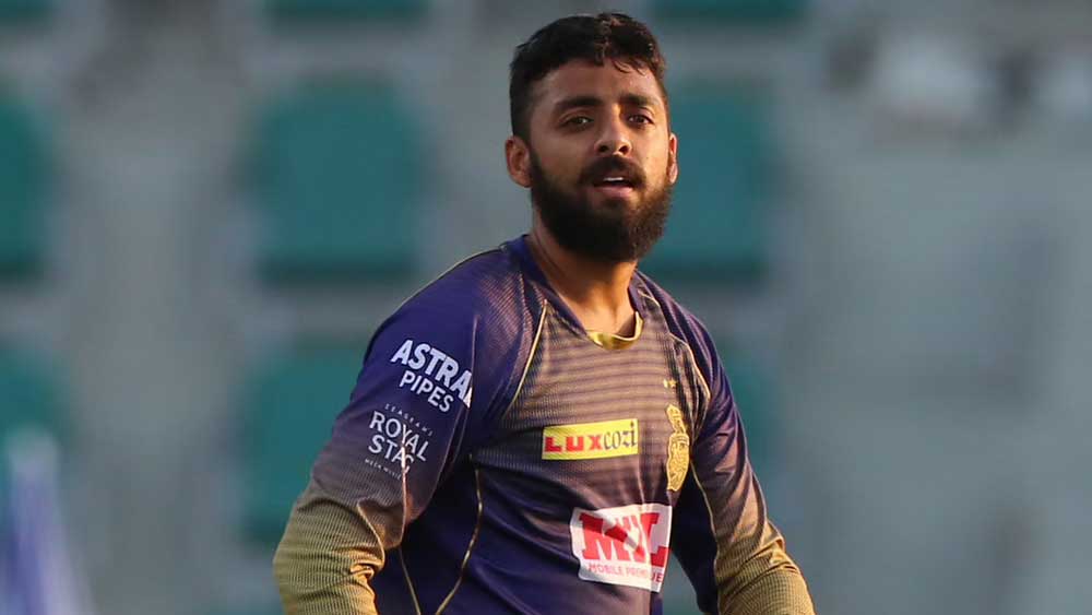 বরুণ চক্রবর্তী: তাঁকে এক ওভার করিয়ে সরিয়ে নেওয়া বিস্তর প্রশ্নের মুখে পরতে হয়েছে অধিনায়ককে। পাওয়ার প্লে-তে বরুণ যে ভয়ঙ্কর হয়ে উঠতে পারেন তা বুঝিয়ে দিয়েছিলেন আগের ম্যাচেই।