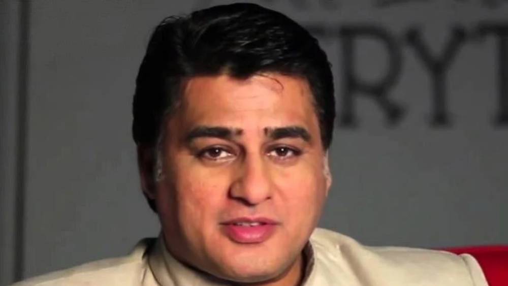 আর্থিক অবস্থার সুরাহা না হলে তাঁকে অন্য কোথাও থেকে সাহায্য নিতে হবে। অর্থাৎ কারও কাছে হাত পাততে হবে। সংবাদমাধ্যমে সে কথাও জানিয়েছেন আয়ুব।