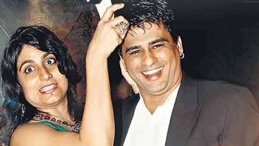 ‘দ্য ডার্টি পিকচার’ ছবিতে পোশাক পরিকল্পনা করে জাতীয় পুরস্কার পান নীহারিকা। কলেজজীবনেই তিনি আয়ুবের প্রেমে পড়েছিলেন। কিন্তু তাঁদের প্রেম সে সময় বিয়ে অবধি গড়ায়নি। কলেজের পরে নীহারিকা পাড়ি দেন আমেরিকা।