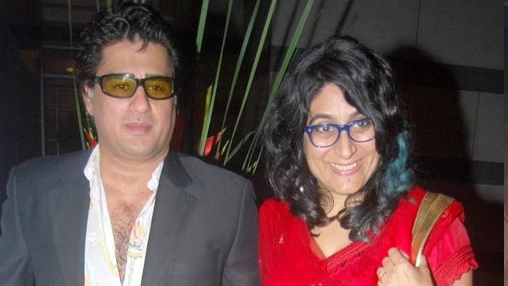 এর পর আয়ুব এবং নীহারিকার জীবন দু’দিকে ঘুরে যায়। দু’জনেই অন্য কাউকে জীবনসঙ্গী হিসেবে বেছে নেন। কিন্তু কোথায় যেন প্রেমের টান রয়েই গিয়েছিল। দু’জনের দেখা হয় ১১ বছর পরে। কলেজের পুরনো জুটি অনুভব করেন এখনও তাঁদের মধ্যে আকর্ষণ হারায়নি।