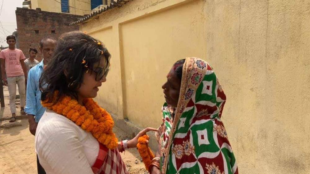 বেশ কিছু দিন ধরেই বিতর্ক তাঁর পিছু নিয়েছে। তার মাঝেই রাজনীতির ময়দানে। তৃণমূলে যোগ দিয়েই নির্বাচনে প্রতিদ্বন্দ্বিতার টিকিট। টালিগঞ্জের পরিচিত মুখ সায়নী ঘোষ এ বার আসানসোল দক্ষিণ কেন্দ্রের তৃণমূল প্রার্থী।