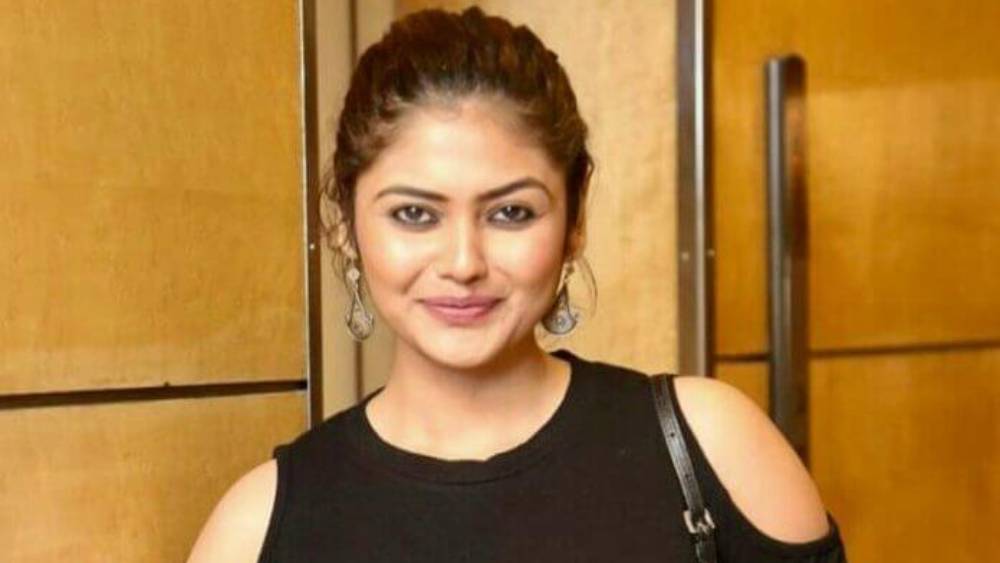 জীবনবিমার ক্ষেত্রে সায়নী বিনিয়োগ করেছেন মোট ৮ লক্ষ ৫২ হাজার ৩৭৬ টাকা।