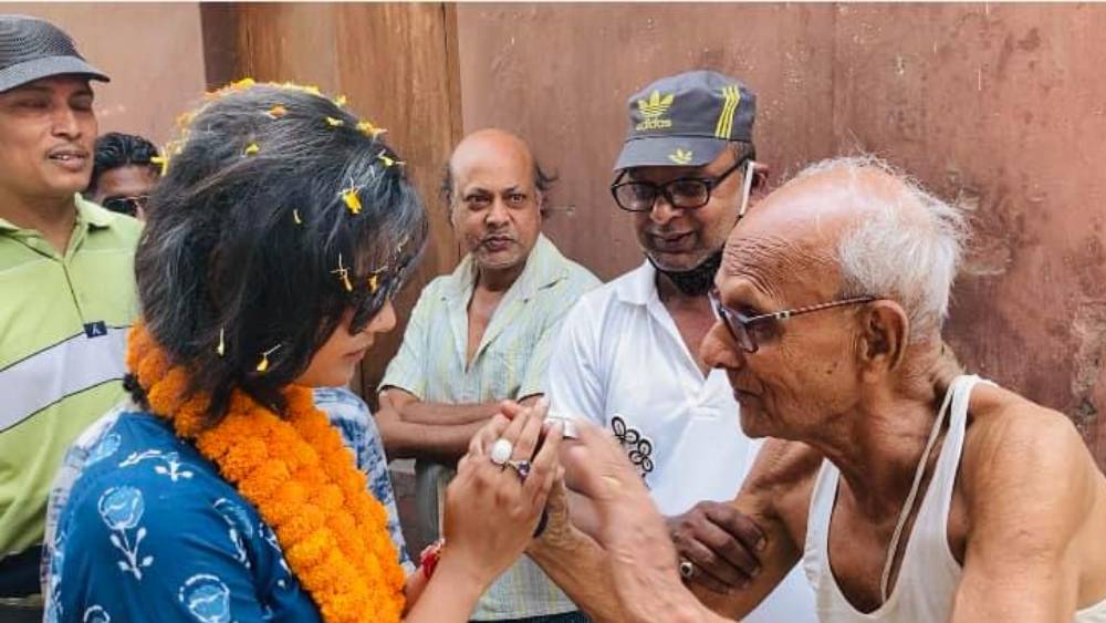 ২০১৫ সালে ৬৭০ বর্গফুটের ওই ফ্ল্যাট সায়নী কিনেছিলেন ২৪ লক্ষ ১ হাজার টাকায়।