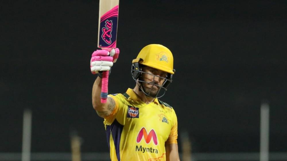 মারমুখী মেজাজে অর্ধ শতরান। ম্যাচের সেরা হলেন ফ্যাফ দু’প্লেসি। ছবি - টুইটার। 