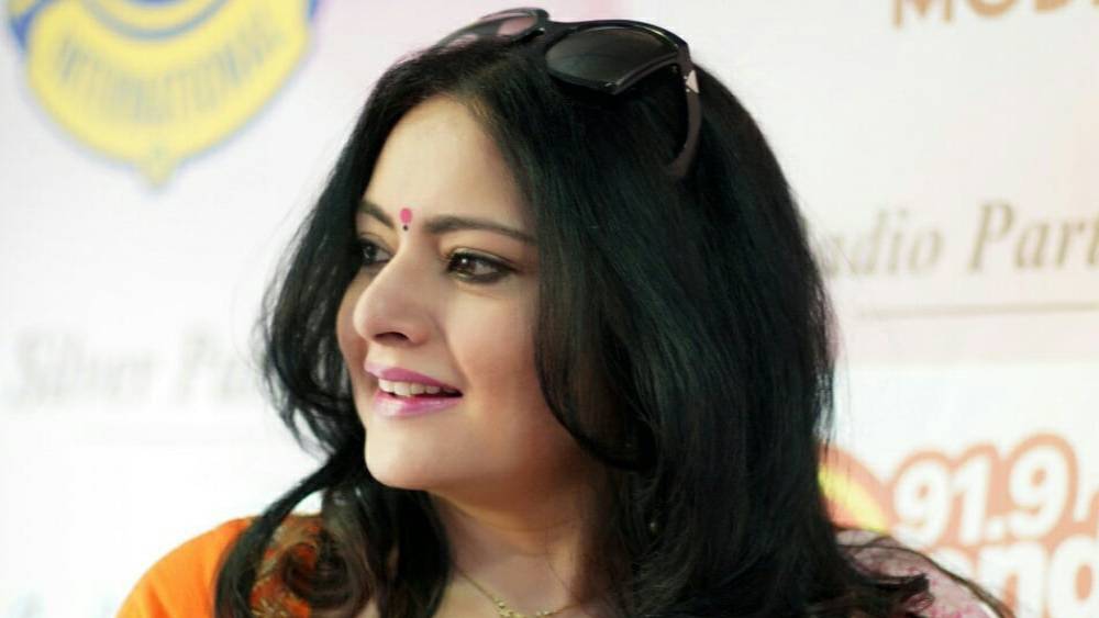 বিভিন্ন ব্যাঙ্কের সেভিংস অ্যাকাউন্টে অগ্নিমিত্রার নামে রাখা আছে যথাক্রমে ৪ লক্ষ ৭৬ হাজার ৬৫৭ টাকা, ৫ লক্ষ ৩৮ হাজার ৮৪৬ টাকা ২৯ পয়সা, ৯ লক্ষ ৬৫ হাজার ৮৬৭ টাকা ৭৫ পয়সা, ১৬ লক্ষ ৭৭ হাজার ৩১২ টাকা ৮৩ পয়সা, ৩৩ হাজার ২৬৩ টাকা ৮৮ পয়সা, ৬ লক্ষ ৪২ হাজার ২৯১ টাকা ৪৫ পয়সা, ১ লক্ষ ৬৯ হাজার ৪৫৮ টাকা ৪ পয়সা, ৫ লক্ষ ৫৪ হাজার ৫৬৪ টাকা ৮ পয়সা এবং ১০ হাজার টাকা।