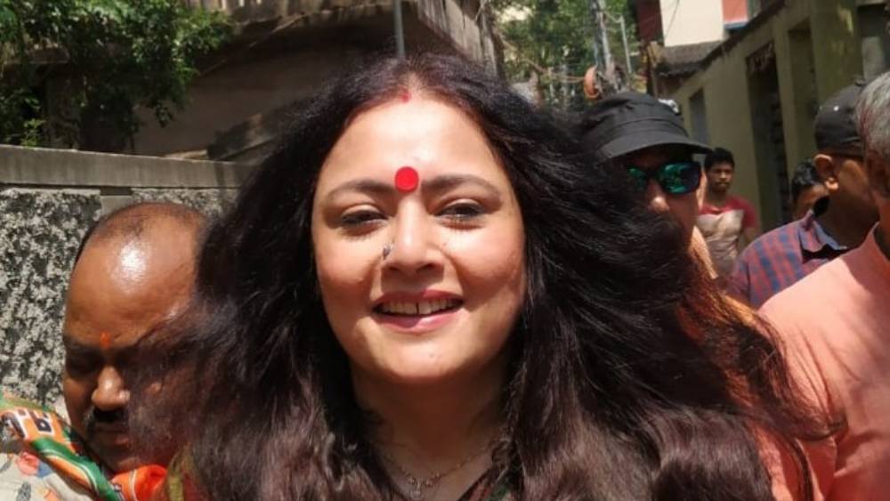 ১৯৯৪ সালে বর্ধমান বিশ্ববিদ্যালয় থেকে বিজ্ঞানে স্নাতক হন অগ্নিমিত্রা। চলতি নির্বাচনে তাঁর মূল প্রতিদ্বন্দ্বী তৃণমূলের সায়নী ঘোষ সংযুক্ত মোর্চা প্রার্থী সিপিএম-এর প্রশান্ত ঘোষ।