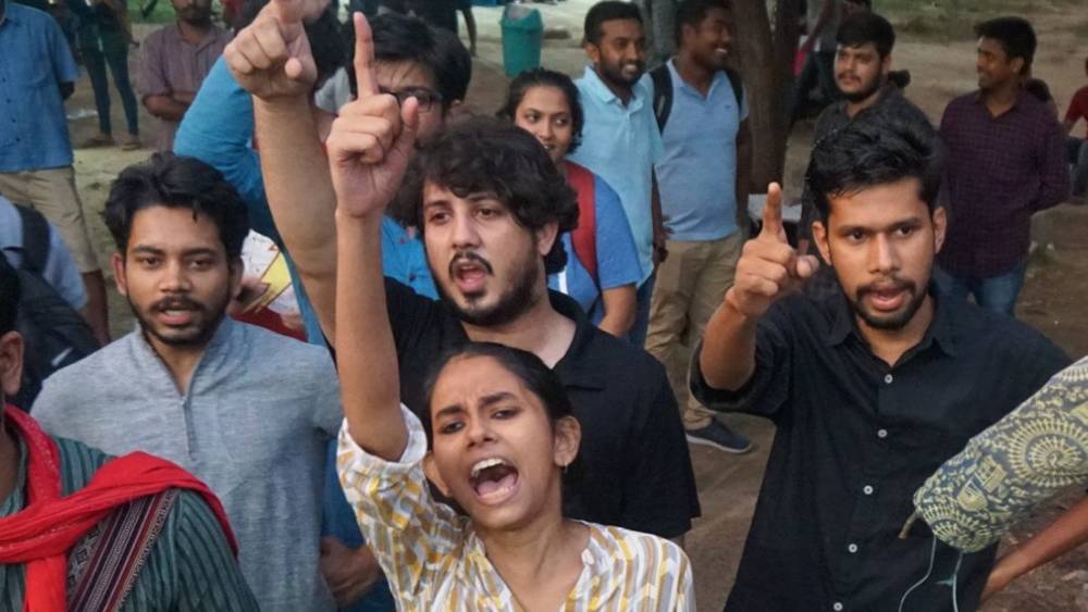 নিজের বাড়ির কথাও হলফনামায় উল্লেখ করেননি ঐশী।