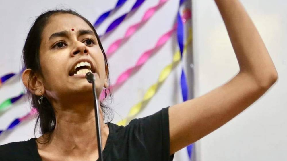 এই মুহূর্তে তাঁর নামে কোনও ব্যাঙ্কঋণ চলছে না।