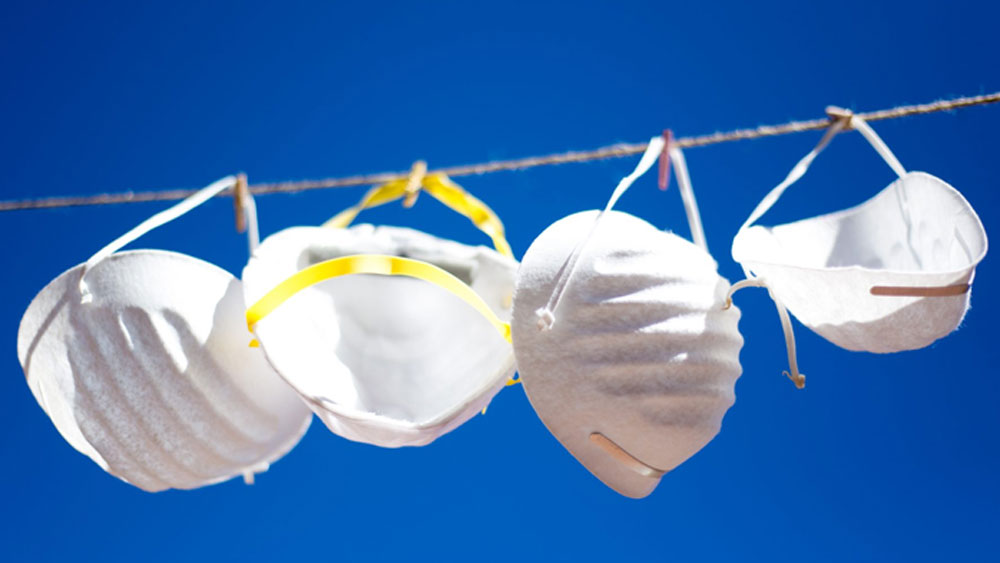 সূর্যের আলোয় অত্যন্ত সক্রিয় হয়ে ওঠে এই উপাদান। কিছু ক্ষণ সূর্যালোকে থাকলেই ৭০ ডিগ্রি সেলসিয়াস পর্যন্ত এর তাপমাত্রা হয়ে যায়। যা অনেক জীবাণুকেই বাঁচতে দেয় না।