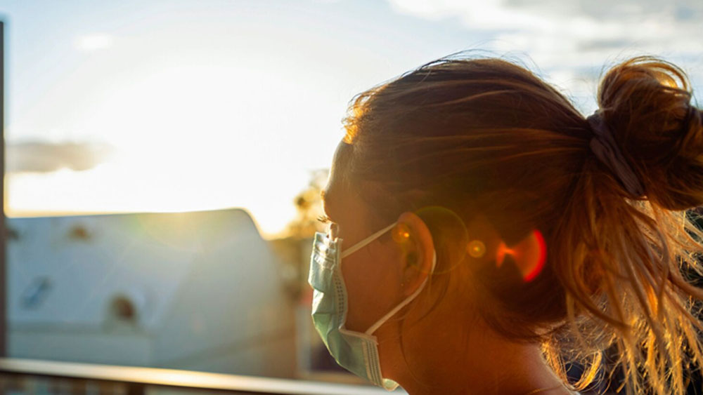 মাস্কের উপর ঘাঁটি গড়ে তোলা কোভিড ১৯-কে মেরে ফেলার জন্য নিশ্চিন্ত হয়ে একাধিক বার ব্যবহার করা যেতে পারে এই মাস্ক। আবার সহজেই শুধুমাত্র রোদে ফেলে রেখে জীবাণুমুক্তও করে ফেলা যায়।