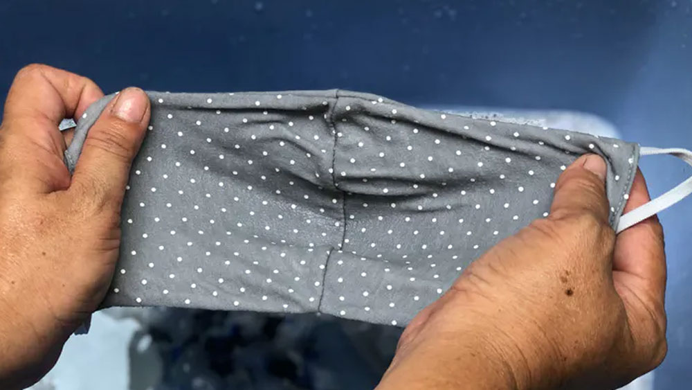 এই উপাদানের আরও একটি বিশেষত্ব হল বারবার সাবান জল দিয়ে ধুয়ে পরিষ্কার করলেও এর কার্যকারিতার কোনও হেরফের হয় না। পরীক্ষায় দেখা গিয়েছে ৬০ বার সাবান জলে ধোওয়ার পরও একই ভাবে জীবাণু ধ্বংস করতে পারছে এই উপাদানে তৈরি মাস্ক।