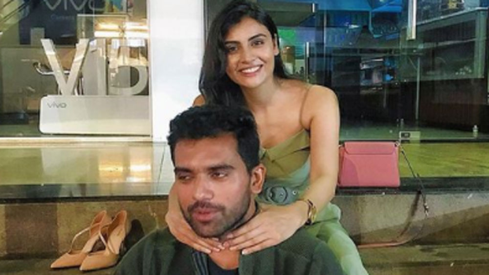 অনুরাগীদের আশা পূরণ করতে খুব তাড়াতাড়ি বলিউডেও হয়তো দেখা যাবে তাঁকে।