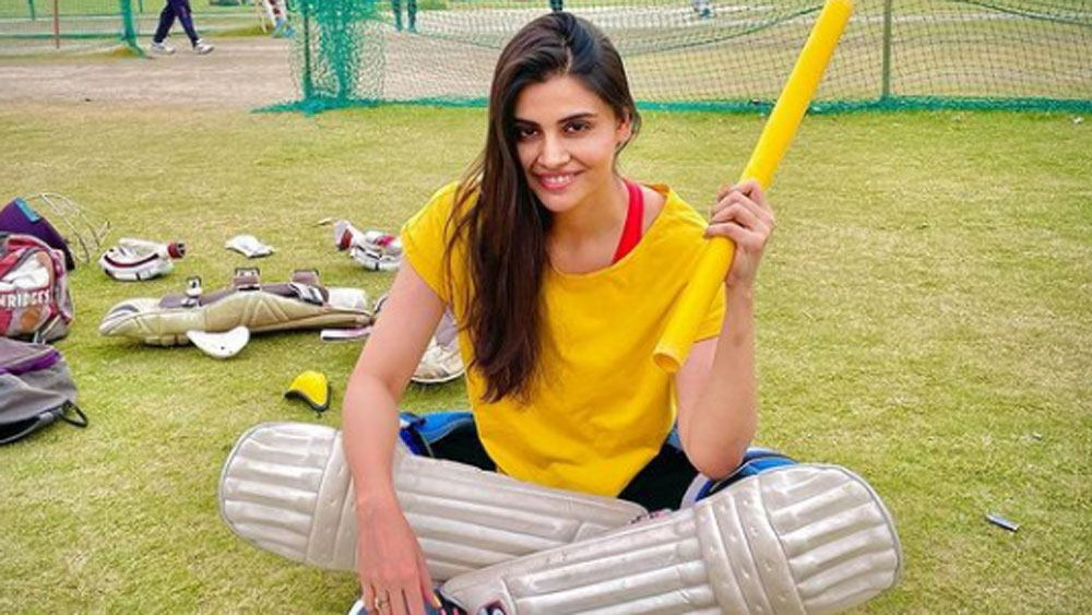 মহেন্দ্র সিংহ ধোনির ভক্ত মালতী। নিজের নেটমাধ্যমের পাতায় ধোনির একাধিক ছবি পোস্ট করেন তিনি। এ ছাড়া বিভিন্ন ভাবে ছবি প্রকাশ করে চেন্নাই সুপার কিংসের সমর্থন করে থাকেন নেটমাধ্যমেই।