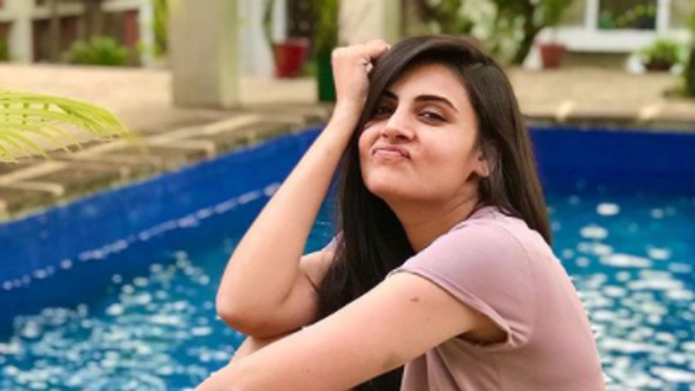 তখনও তাঁর পরিচয় জানতেন না কেউ। কিন্তু সুন্দরী এই তরুণী বার বার ক্যামেরাবন্দি হয়েছিলেন সে দিন।