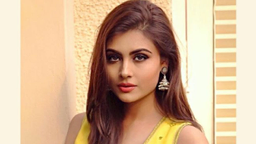 এই সুন্দরীর নাম মালতী চাহর। তিনি ক্রিকেটার দীপক চাহরের বোন।