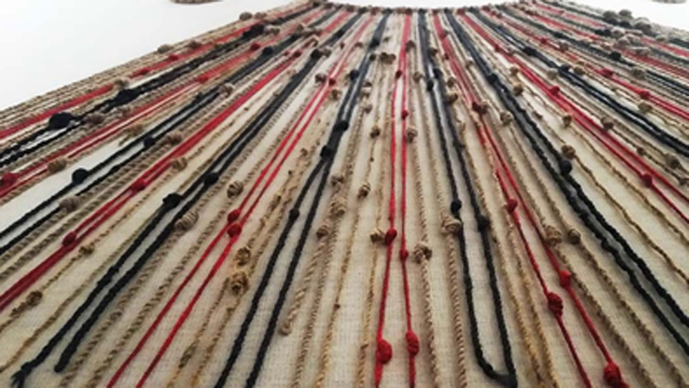 তাঁদের সমস্ত তথ্যের রেকর্ড রয়েছে গিঁট বাঁধা ওই রঙিন সুতোর মধ্যেই। যেগুলিকে ‘খিপু’ বলা হত। হার্ভার্ড বিশ্ববিদ্যালয়ের প্রথম বর্ষের পড়ুয়া ম্যানি মিড্রানো তাঁর শিক্ষক গ্যারির সাহায্যে এই রহস্যের সমাধান করে ফেলেছেন।