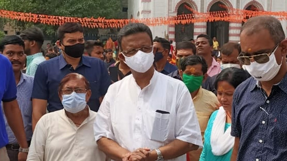 ২০০৬ থেকে ২০০৯ সালের মধ্যে এই তিনটি সম্পত্তির মালিক হয়েছিলেন ফিরহাদ ও তাঁর স্ত্রী। তাঁদের চারটি বাড়ির বর্তমান বাজারদর প্রায় ৪ কোটি টাকা।