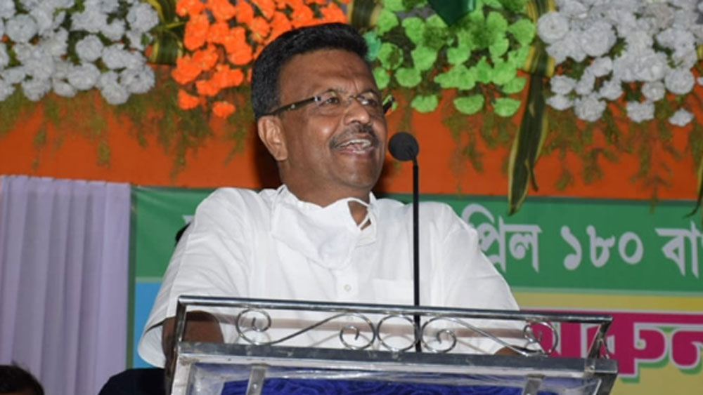  মিউচুয়াল ফান্ডে ফিরহাদ বিনিয়োগ করেছেন ১ লক্ষ টাকা। তাঁর স্ত্রী বিনিয়োগ করেছেন ৫ হাজার টাকা।