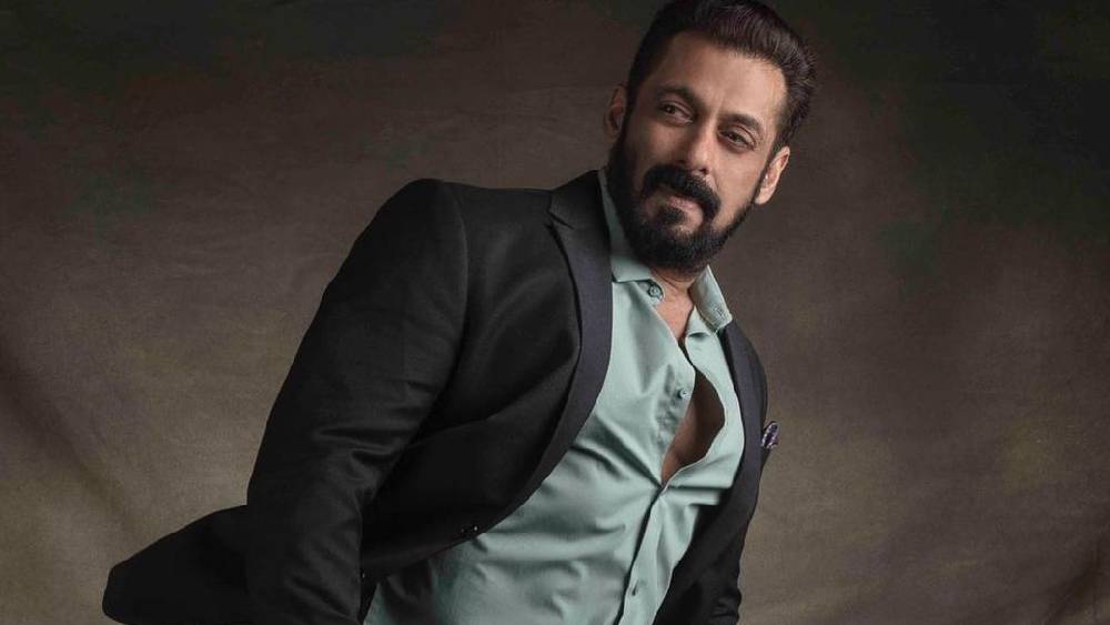 Salman Khan is distributing food amongst frontline worker during coronavirus pandemic dgtl