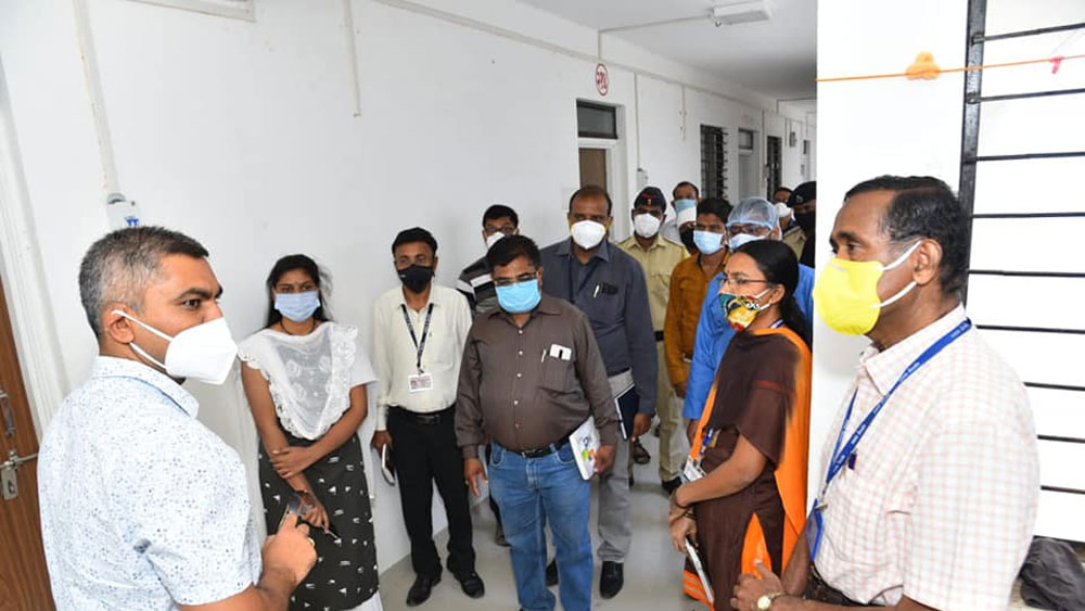 তিনটি প্ল্যান্ট থেকে সম্বিলিত ভাবে প্রতি মিনিটে অন্তত ৩ হাজার লিটার অক্সিজেন তৈরি হবে বলে জানিয়েছেন তিনি। সক্রিয় দু’টি প্ল্যান্ট থেকে সরাসরি অক্সিজেন পাইপের মাধ্যমের রোগীদের কাছে পৌঁছে যায়।