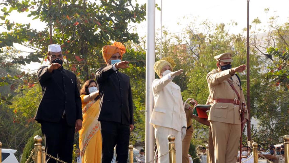 প্রতি দিনই অক্সিজেনের অভাবে দেশের নানা প্রান্ত থেকে রোগী মৃত্যুর খবর উঠে আসছে। প্রতি দিনই এ নিয়ে প্রশাসনকে নানা সমালোচনার মুখে পড়তে হচ্ছে।