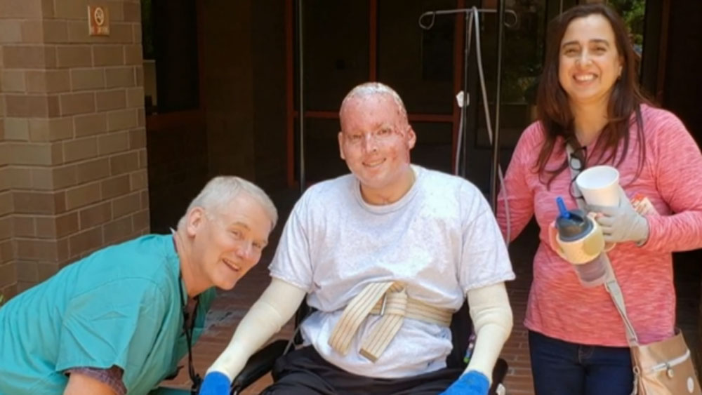 কিন্তু স্বপ্নপূরণ তো দূর অস্ত্, মেক্সিকো পৌঁছনোর পর থেকেই অ্যালেক্সিস অসুস্থ হয়ে পড়েন। ৭ মাস হাসপাতালের বিছানায় শুয়ে থেকে, শরীরে ১৯টি অস্ত্রোপচার করিয়ে ক্ষত বিক্ষত শরীরে কোনওক্রমে দেশে ফিরে আসেন তিনি।