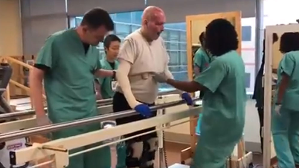 এই ভাবে ৭ মাস হাসপাতালেই কেটে যায় তাঁর। ৭ মাস পর পুয়ের্তো রিকোয় নিজের বাড়ি ফিরে আসেন তিনি, ফের নতুন করে বাঁচার আশা নিয়ে।