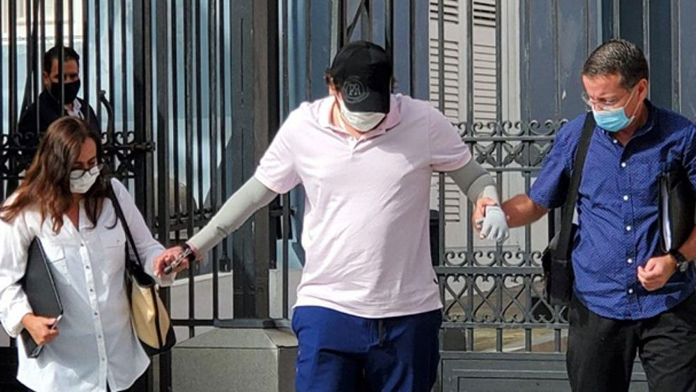 আইনজীবী, সরকারি কার্যালয়, বিমা অফিসের দরজায় ঘুরেও এখনও কোনও সুরাহা পাননি তিনি।