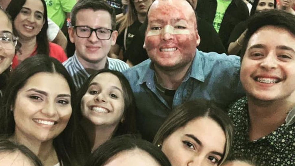 তবে ইচ্ছাশক্তির জোরে এত টাকার বোঝা মাথায় নিয়ে এবং শারীরিক যন্ত্রণা সহ্য করেও আস্তে আস্তে ঘুরে দাঁড়াচ্ছেন তিনি।