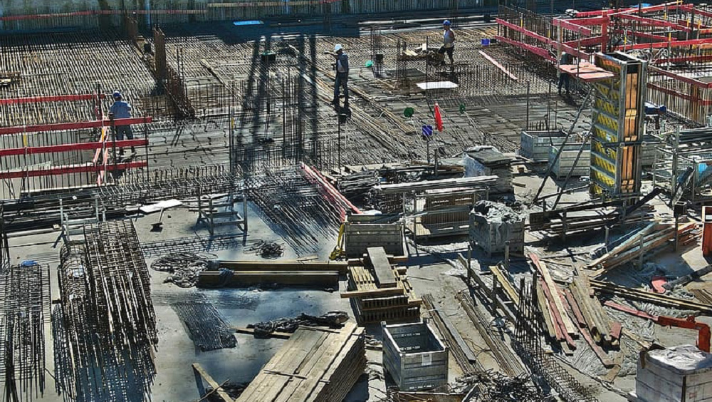 পুরোদমে চলছে নির্মাণকার্য।