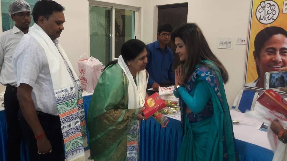 বিভিন্ন ব্যাঙ্ক অ্যাকাউন্টে নয়নার নামে গচ্ছিত আছে যথাক্রমে ৬ লক্ষ ১২ হাজার ৪৯৯ টাকা, ৪ লক্ষ ৯৪ হাজার ৪৯৬ টাকা, ২০ লক্ষ ৫৯ হাজার ৬৯৯ টাকা ৪০ পয়সা, ৬ লক্ষ ৫৬ হাজার ৩৫২ টাকা ৭৩ পয়সা এবং ১ লক্ষ ৯৯ হাজার ৯৫৫ টাকা ৬৯ পয়সা।