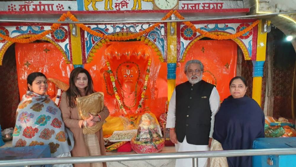 তিনটি স্থায়ী আমানতে নয়নার নামে সঞ্চিত আছে ৪ লক্ষ ৫৩ হাজার ৮৯৮ টাকা। তাঁর স্বামীর নামে বিভিন্ন ব্যাঙ্ক অ্যাকাউন্টে গচ্ছিত আছে ১ কোটি টাকারও বেশি।