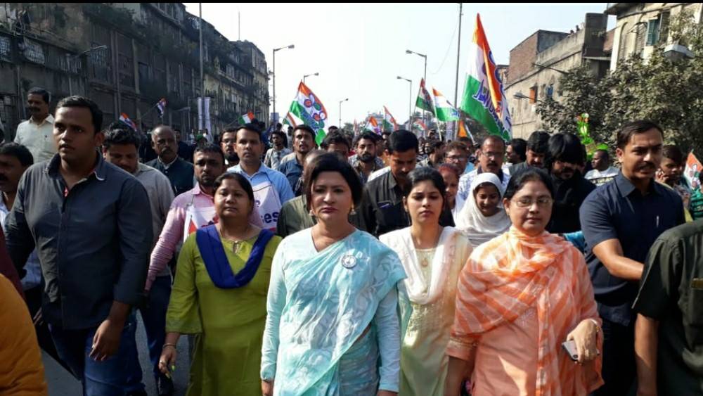 এ ছাড়াও দু’টি বিমা প্রকল্প থেকে নির্দিষ্ট সময়ের পরে নয়নার প্রায় ১০ লক্ষ টাকা পাওয়ার কথা।