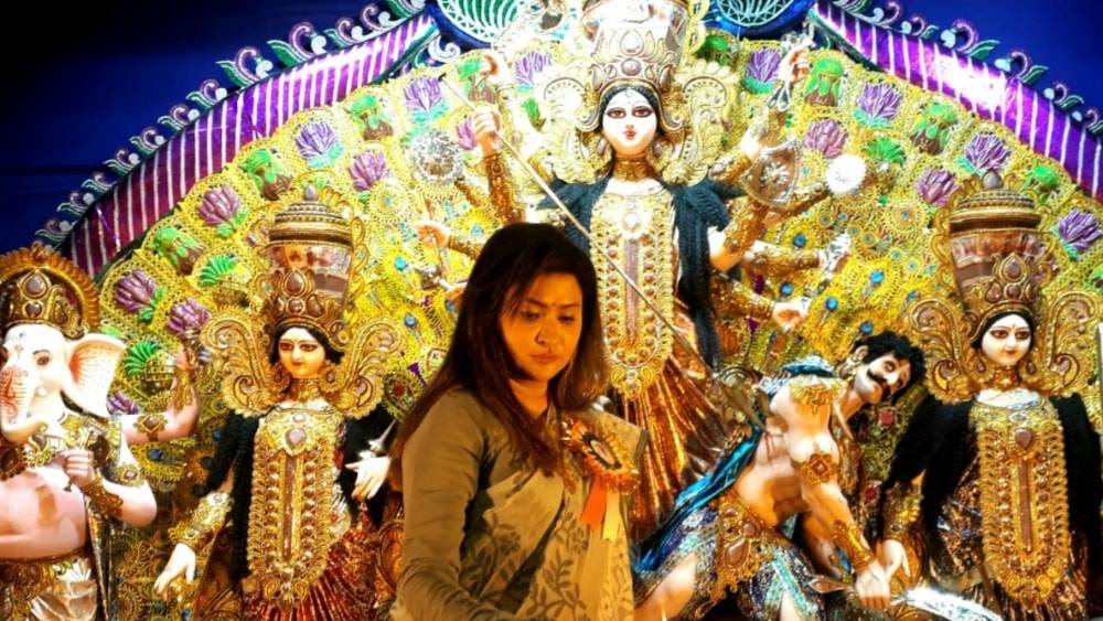 নয়নার ২৬৫ গ্রাম সোনার গয়নার মূল্য প্রায় ৮ লক্ষ ৫৭ হাজার ২৭৫ টাকা। সুদীপের নামে কোনও সোনার গয়না নেই।