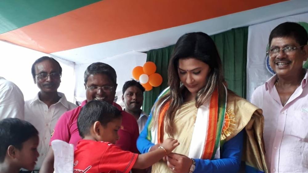 কোনও কৃষিজমি নথিভুক্ত নেই নয়না বা তাঁর স্বামীর নামে। তবে সোনারপুর পুরসভার তিন জায়গায় নয়নার নামে তিনটি জমি আছে। সুদীপের নামে কোনও জমি নেই।