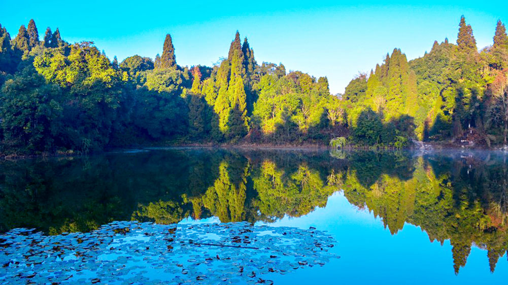 নীলাভ: মাইপোখারি লেক