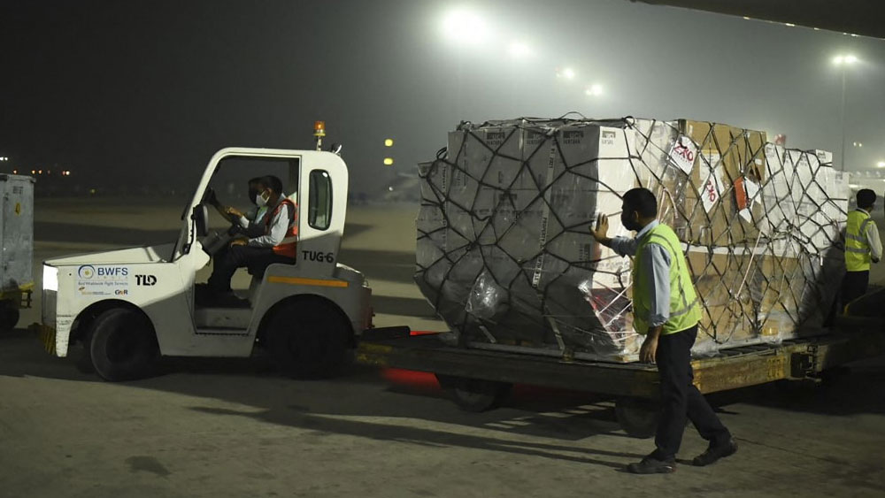 আমেরিকা থেকে প্রথম সাহায্য, অক্সিজেন, র‌্যাপিড টেস্ট কিট নিয়ে বিমান পৌঁছল ভারতে