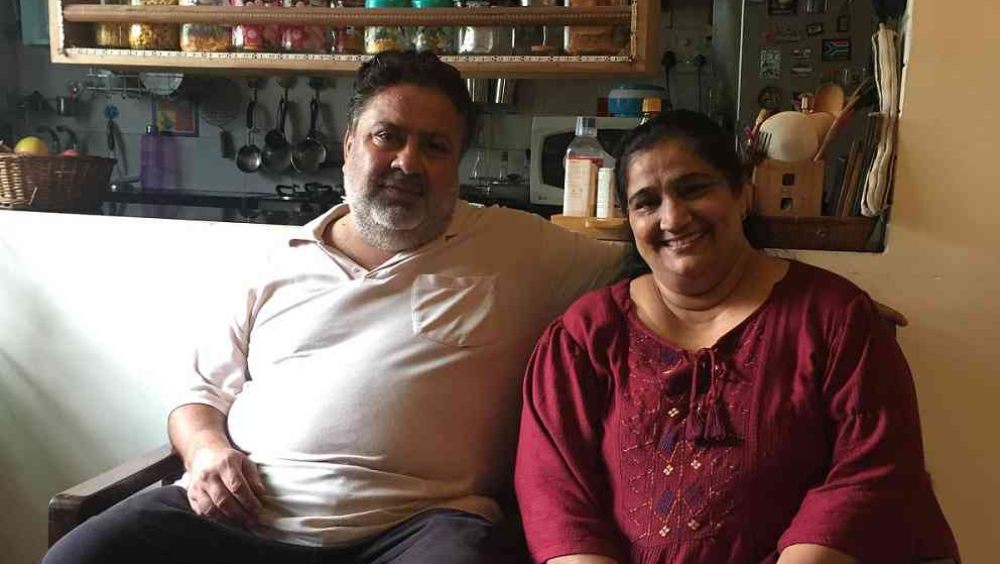 পাড়ার রামলীলাতেও অংশ নিতে শুরু করেছিলেন। ধীরে ধীরে তিনি অভিনেতা হওয়ার স্বপ্ন দেখতে শুরু করেন।