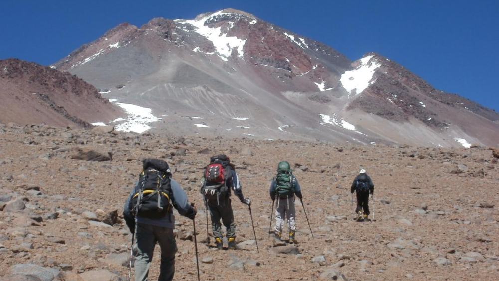 লুলাইলাকো ছিল ইনকাদের শ্মশান। ভূপৃষ্ঠের পাঁচ ফুট নীচে আগ্নেয়শিলা দিয়ে তৈরি এই অঞ্চল আবিষ্কার করেছিলেন প্রত্নতত্ত্ববিদেরা। দক্ষিণ আমেরিকার আটাকামা মরুভূমির আন্দিজ পর্বতমালার লুলাইলাকোর উচ্চতা সমুদ্রপৃষ্ঠ থেকে ২২ হাজার ১১০ ফুট। যেখানে মমিগুলি মিলেছে সেটি বিশ্বের সর্বোচ্চ প্রত্নতাস্ত্বিক অঞ্চল।